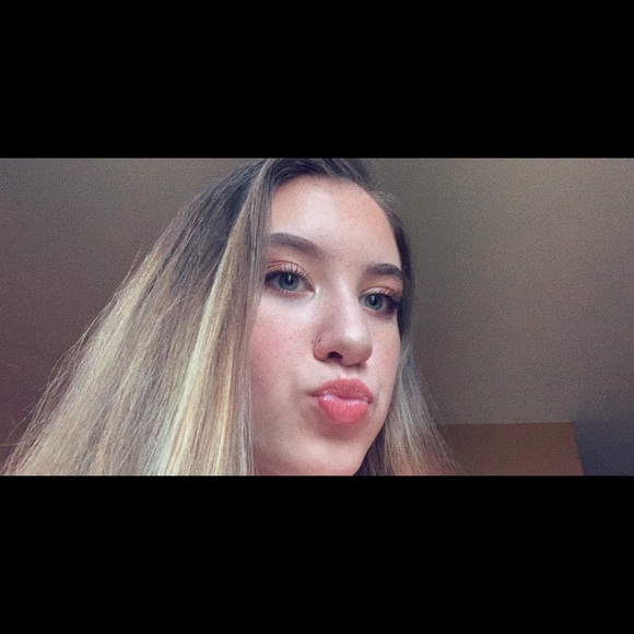 Meet your Posher, Emily - Picture 1 of 1